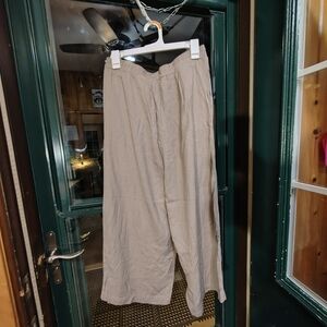 Woman's Wide Leg Capri